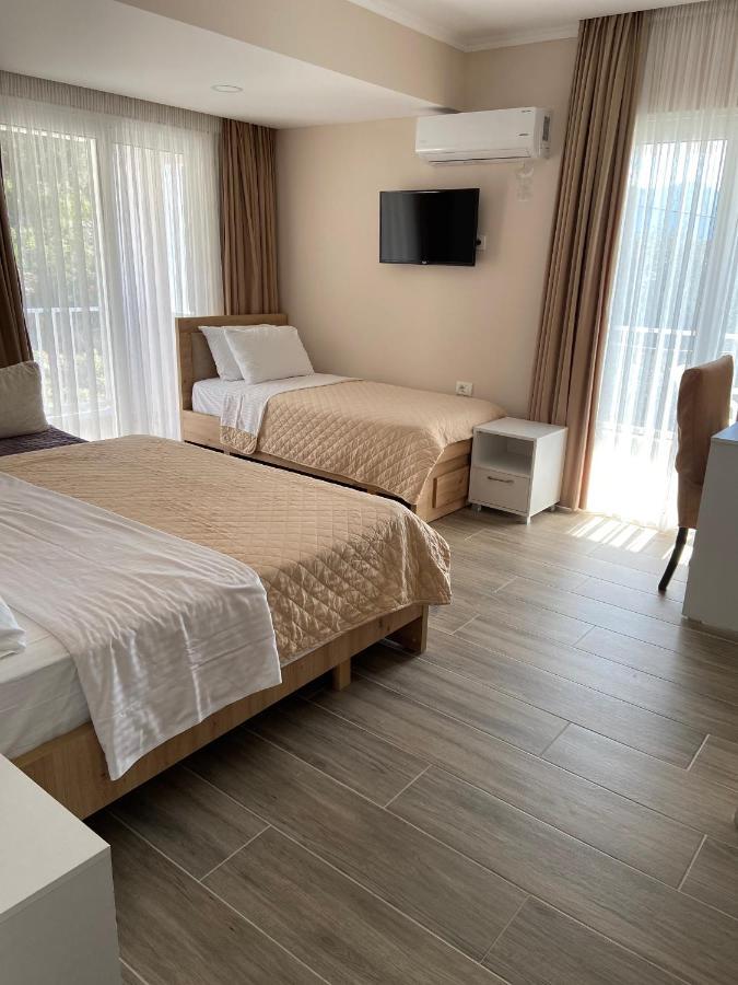 Persephone Hotel Himare Ngoại thất bức ảnh