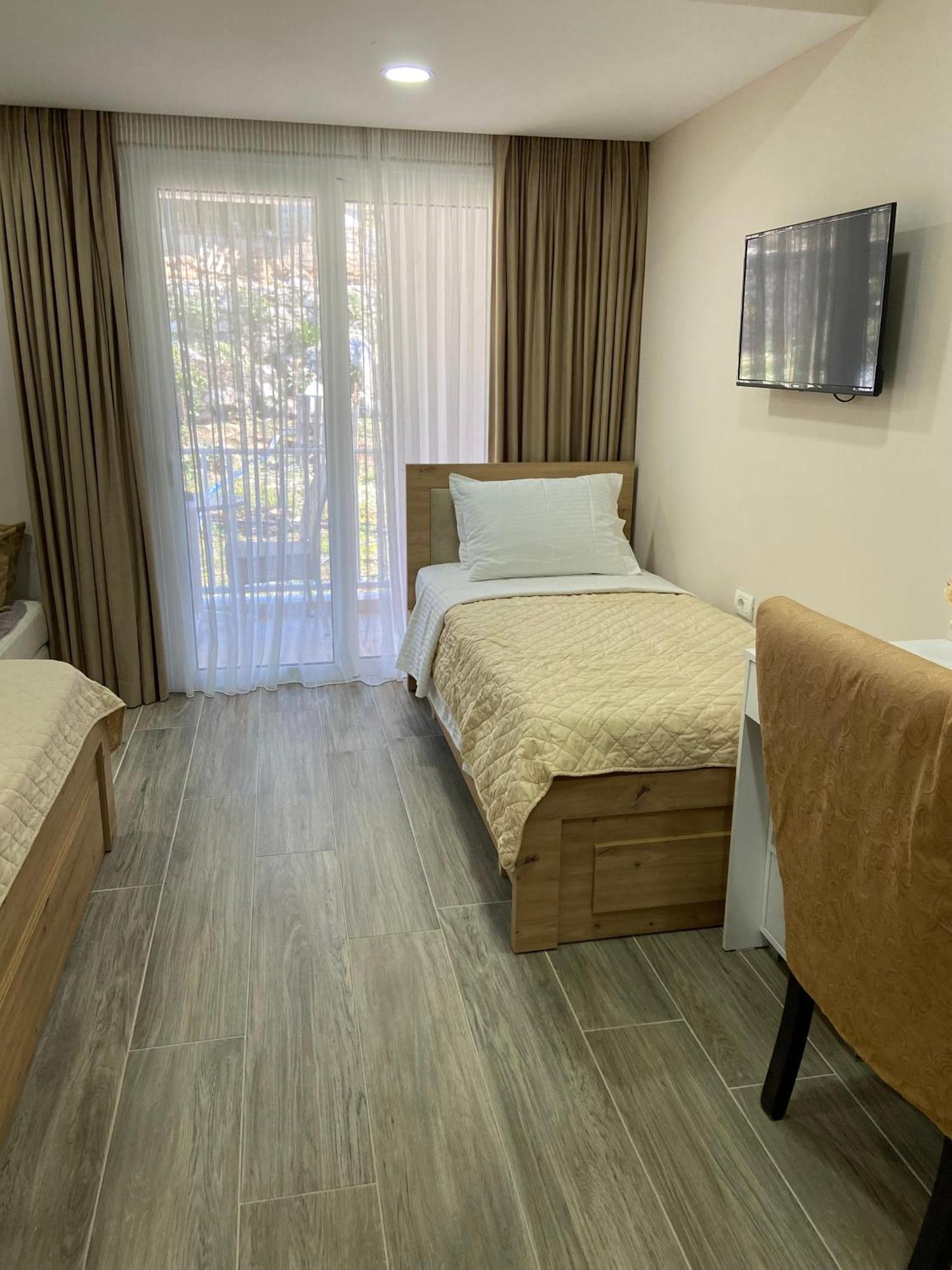 Persephone Hotel Himare Ngoại thất bức ảnh